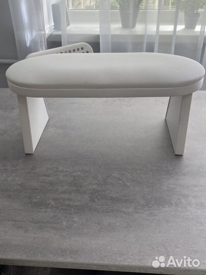 Подставка для рук в маникюре