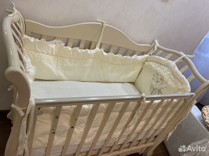 Матрас, боковины для кроватки, балдахин, одеяло