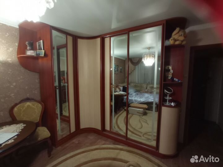 Шкаф угловой с радиусными дверями
