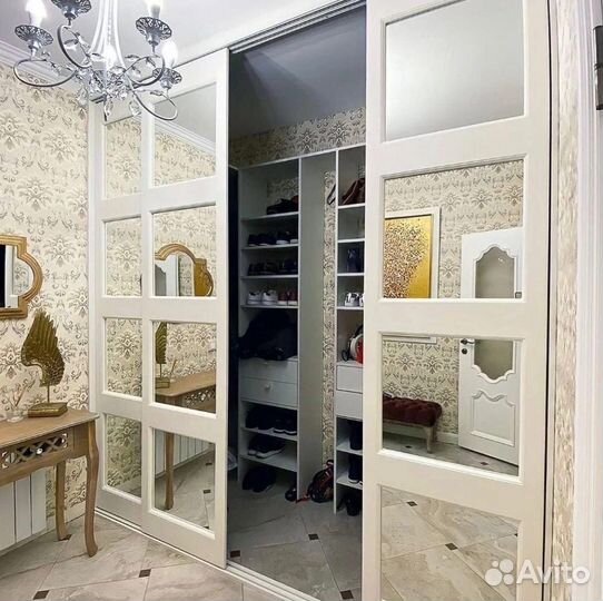 Книжный шкаф