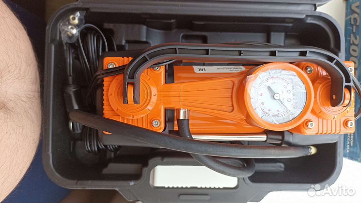 Компрессор автомобильный двухпоршневой