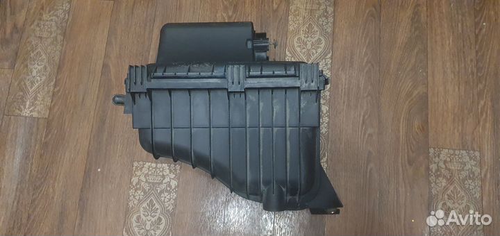 Корпус воздушного фильтра Mercedes-Benz Sprinter1