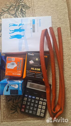 Калькулятор, фонарики, бумага