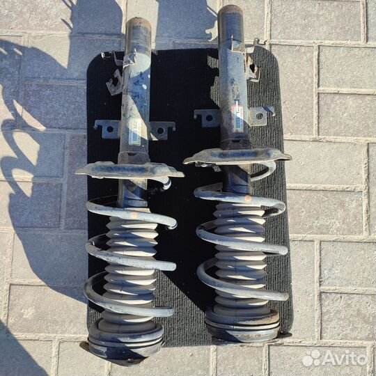 Стойки амортизатора Nissan X-trail T32 бу