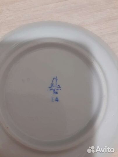 Фарфоровые блюдца