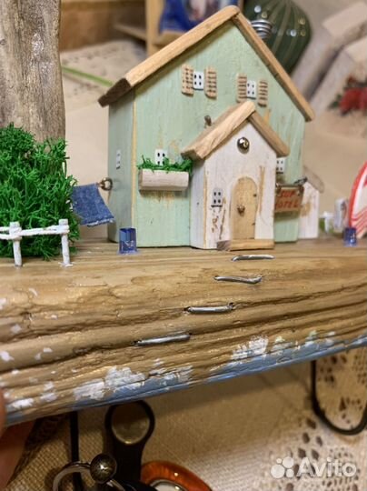 Настенная деревянная ключница ручной работы