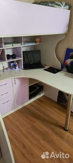 Кровать чердак со столом и шкафом