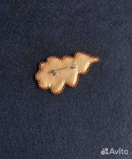 Брошь листик