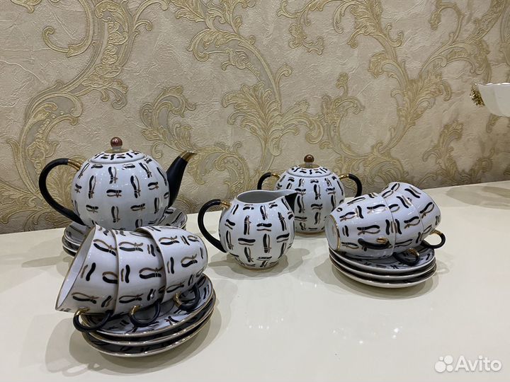 Фарфоровый чайный сервиз