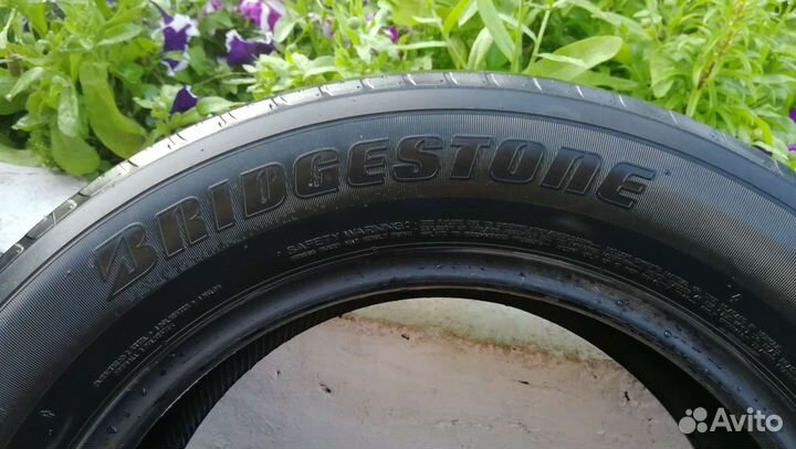 Bridgestone Dueler H/T 687 225/65 R17
