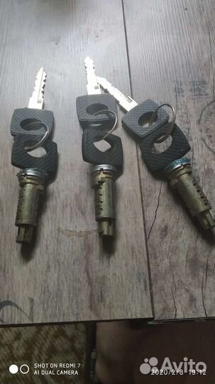 Личинки замка с ключами