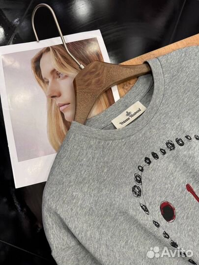 Футболка vivienne wastwood