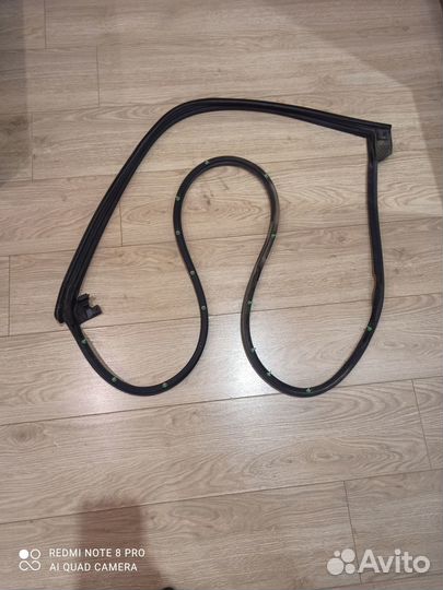 Уплотнитель двери правый Toyota Camry V50/55 зад