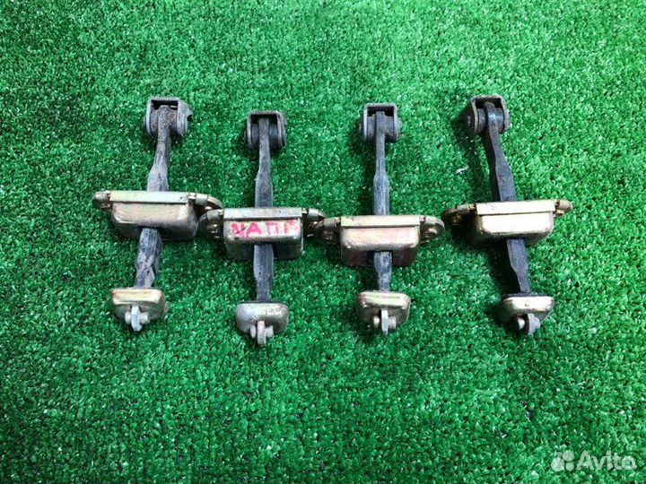 Ограничитель двери Nissan Almera N16 1.5 QG15 2005