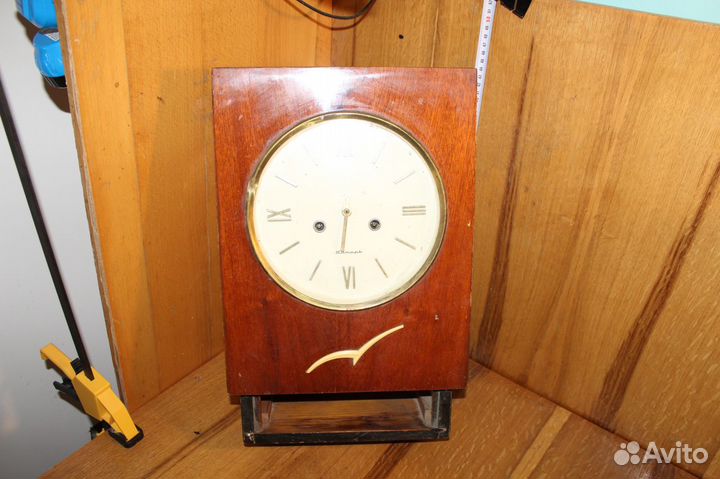 Старинные настенные часы Янтарь