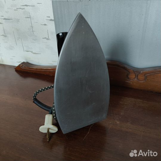 Утюг СССР ут1000. Мощность 1000 Вт