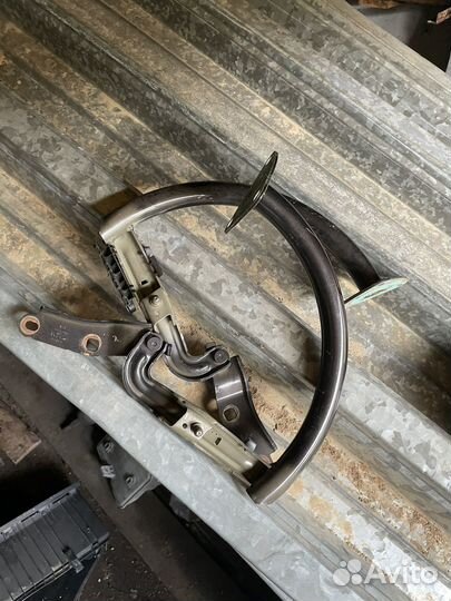 Петля крышки багажника Volkswagen Passat B6