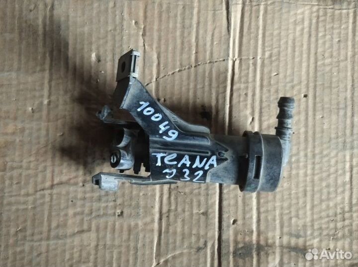 Форсунка омывателя фары передняя левая Nissan