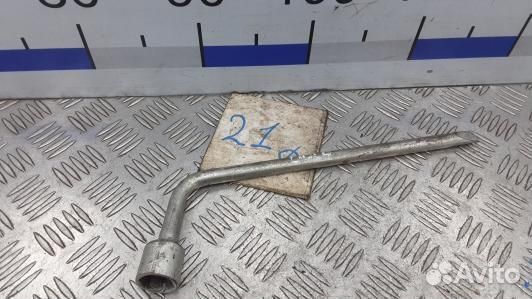 Ключ колесный toyota RAV 4 ZSA3 (DOL04VP01)