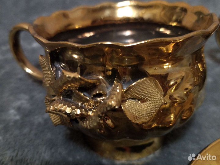 Кофейные чашки и блюдца