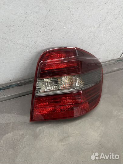 Фонарь задний правый Mercedes ML