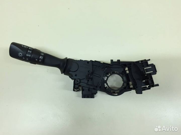 Переключатель поворотов подрулевой Toyota Camry V5