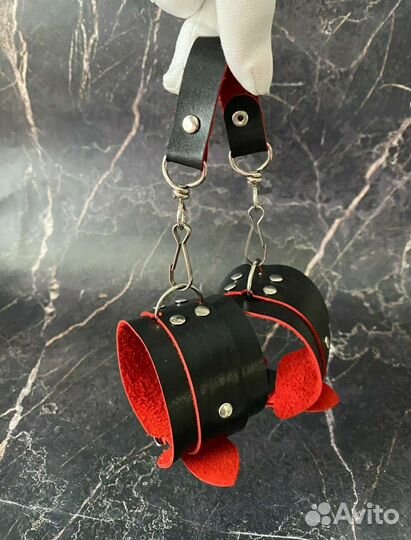 Наручники из кожи