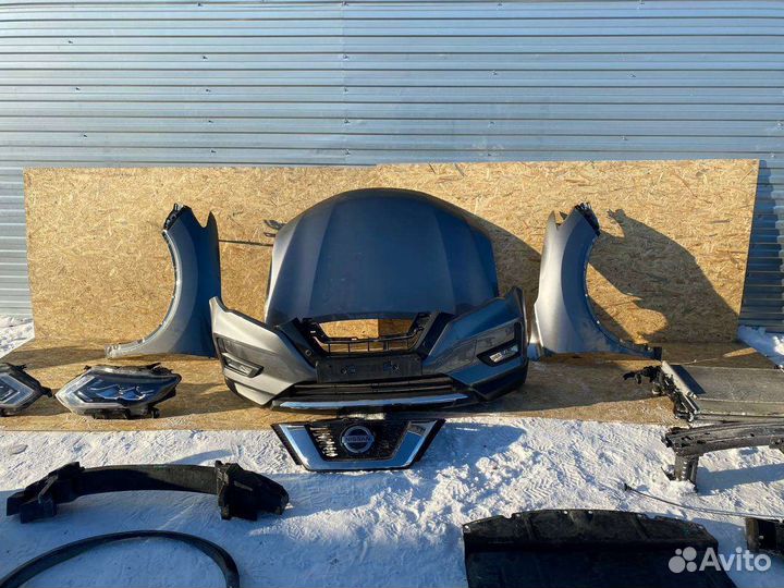 Передняя часть автомобиля Nissan Qashqai j11