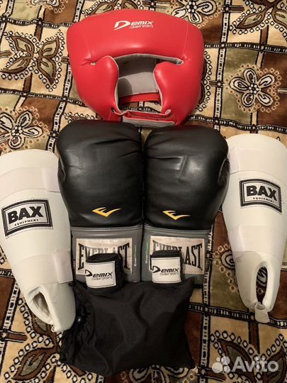 Шлем,перчатки,бинты