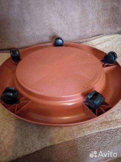 Подставка под большие и тяжелые цветочные горшки