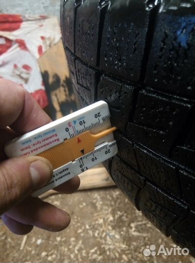 Комплект зимних колес 195/65R14 Bridgestone Rev01