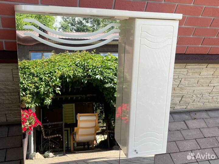 Ширина 90 см, тумба и зеркало