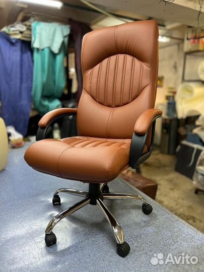 Офисное компьютерное кресло