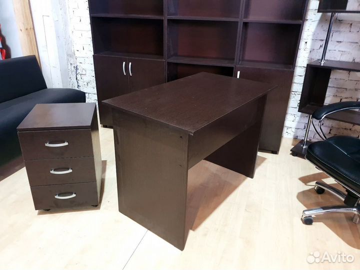 Стол компьютерный