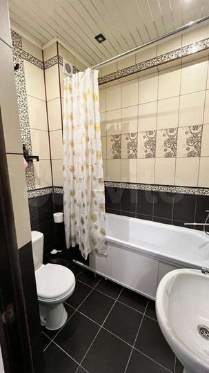 2-к. квартира, 70 м², 1/8 эт.