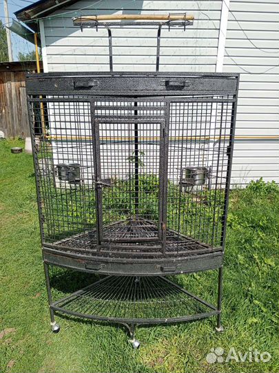 Клетка для большого попугая и клетки для кроликов
