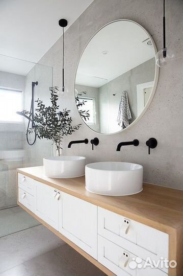 Зеркало круглое в металлической оправе