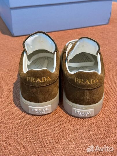 Замшевые кроссовки prada