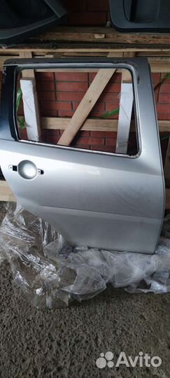 Правые двери daihatsu yrv
