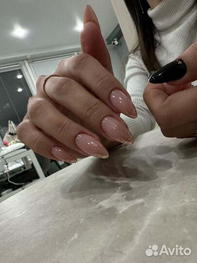 Нужна модель на маникюр