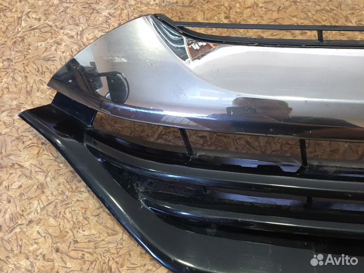 Решетка радиатора Honda Cr-v 5 (16-н. в)