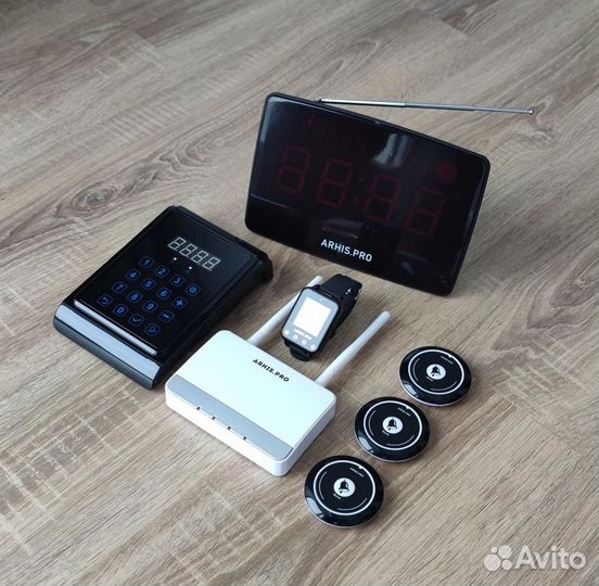 Кнопка вызова официанта в комллекте с часами табло