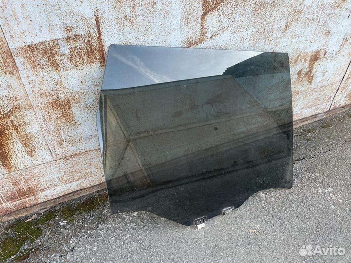 Стекло задней правой двери Nissan X-trail