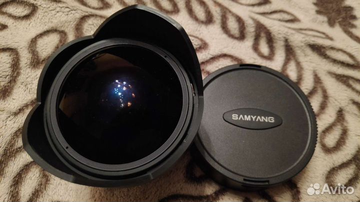 Samyang 8mm 1:3.5 UMC fish-EYE CS II
