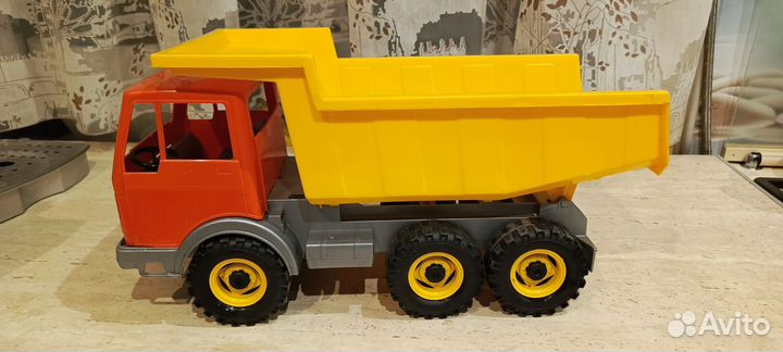 Игрушка грузовик