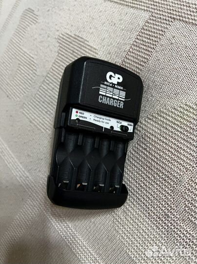 Зарядное устройство для аккумуляторных батареек GP