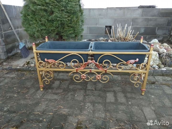 Кованая цветочница