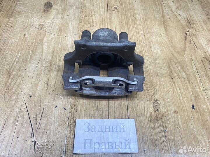 Суппорт задний правый BMW E90 2005 - 2013г