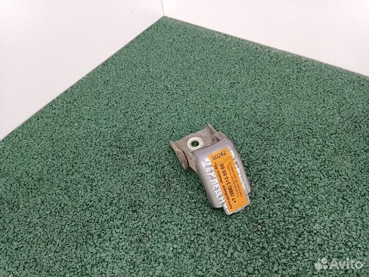 Петля двери нижняя Renault Fluence