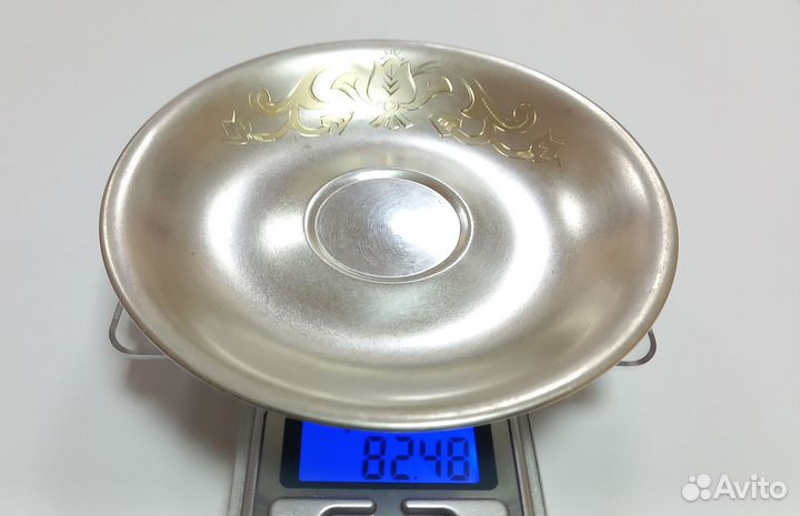 Крупные серебряные стопки, блюдце